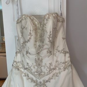 Alfred Angelo Sapphire Collection wedding dress
